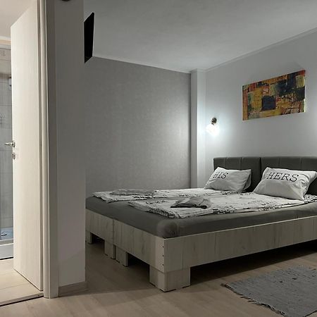 Four Rooms Curtea De Arges Exterior photo