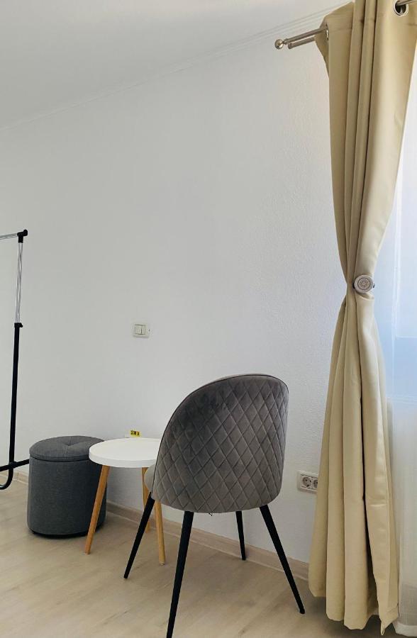 Four Rooms Curtea De Arges Exterior photo