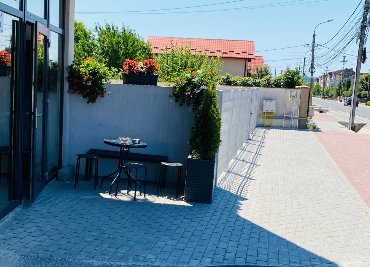 Four Rooms Curtea De Arges Exterior photo