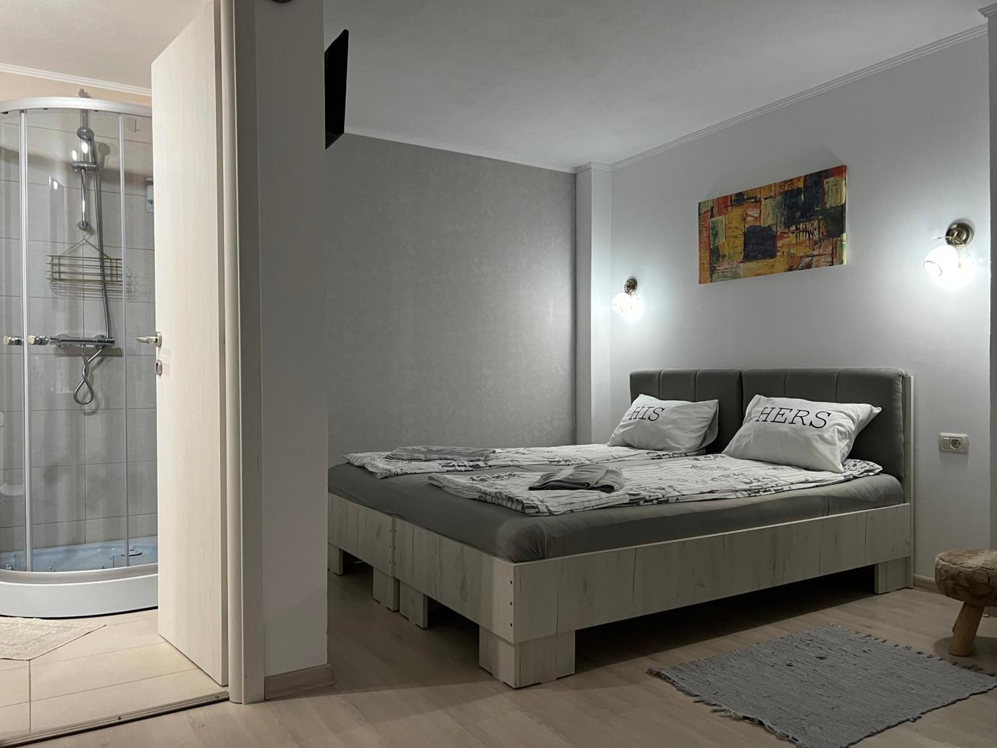 Four Rooms Curtea De Arges Exterior photo