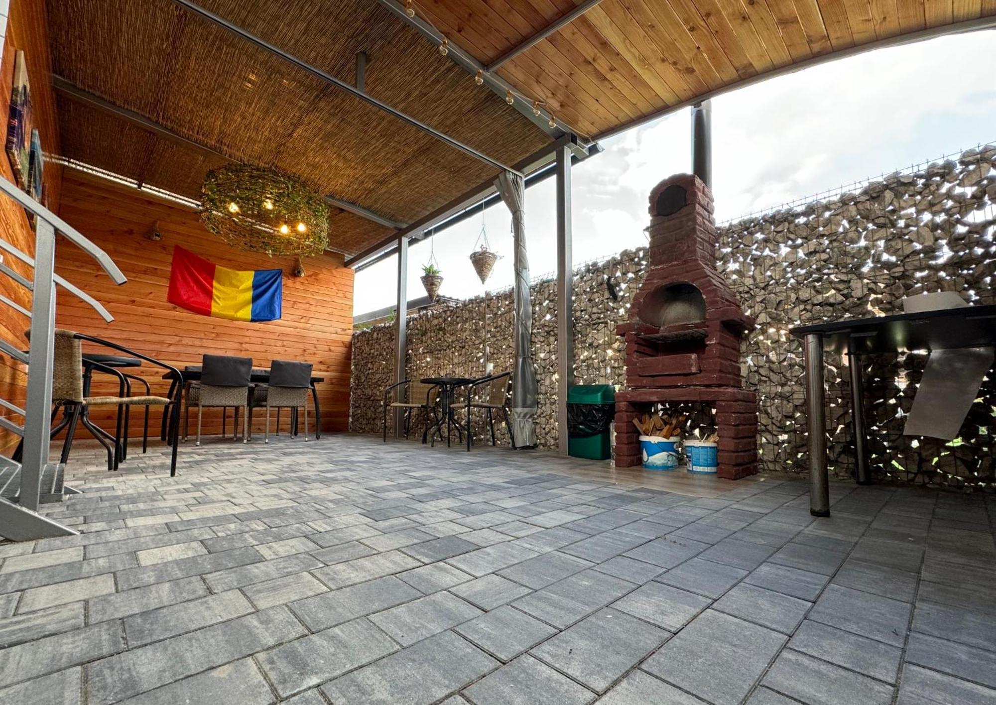 Four Rooms Curtea De Arges Exterior photo